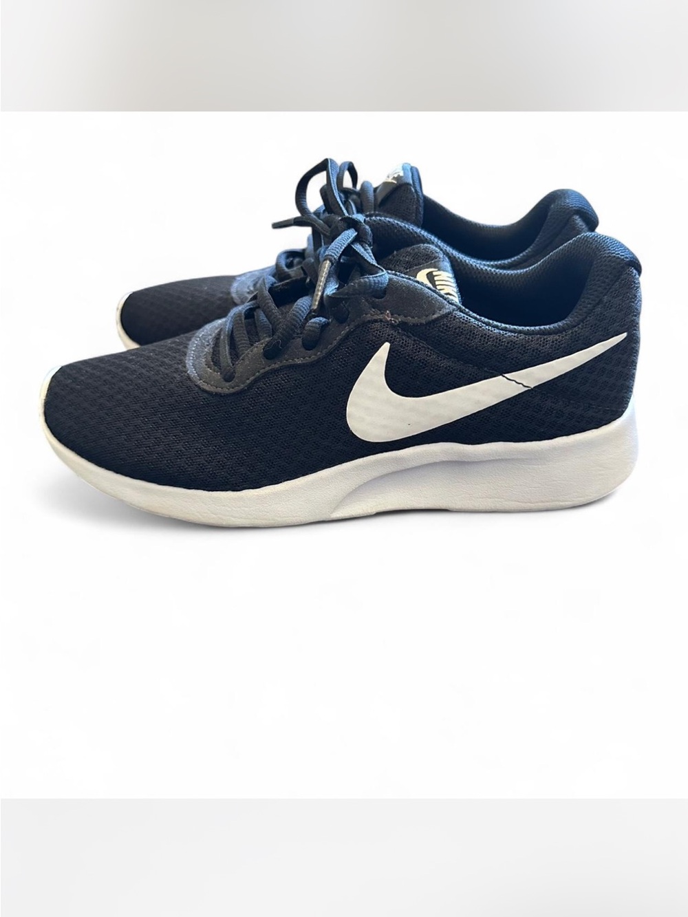 *Like New* NIKE Tiempo Training Running Shoe White Logo & Sole — 7 — Super Clean